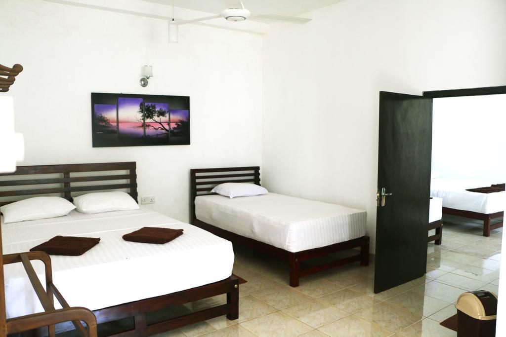 אנוראדפורה Hotel T & T מראה חיצוני תמונה