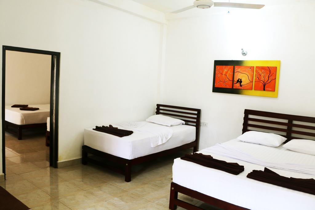 אנוראדפורה Hotel T & T מראה חיצוני תמונה