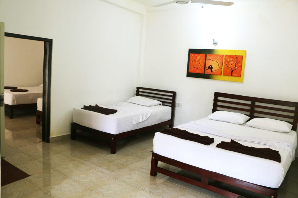 אנוראדפורה Hotel T & T מראה חיצוני תמונה