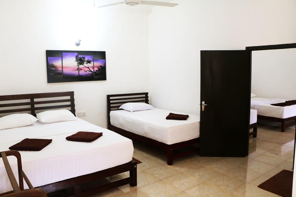 אנוראדפורה Hotel T & T מראה חיצוני תמונה