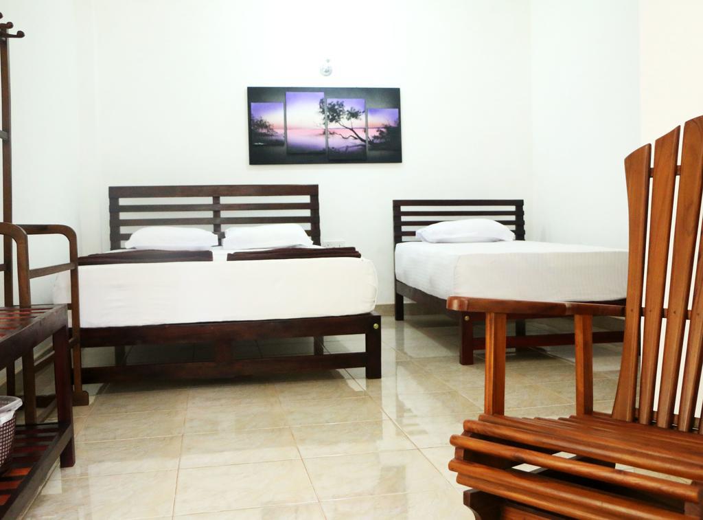 אנוראדפורה Hotel T & T מראה חיצוני תמונה