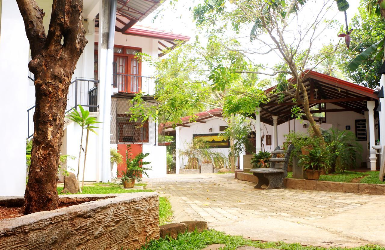 אנוראדפורה Hotel T & T מראה חיצוני תמונה