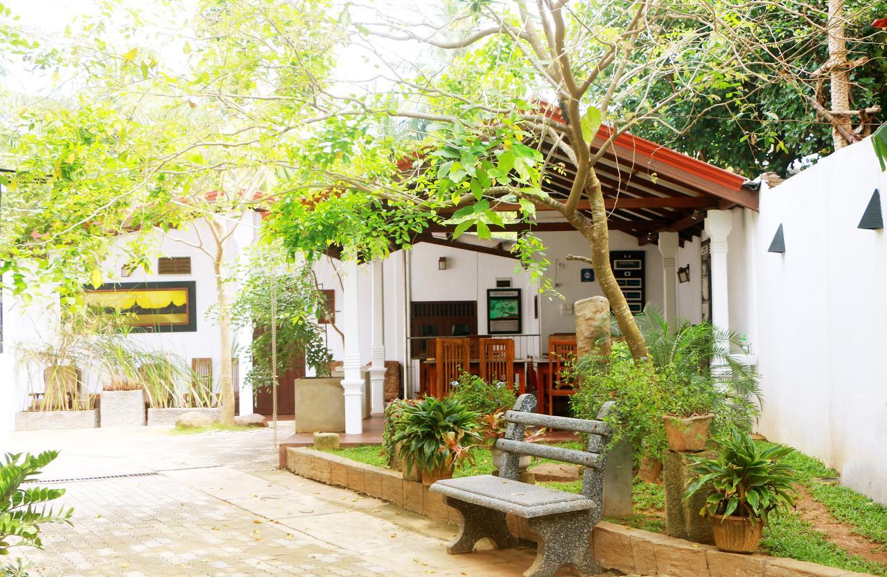 אנוראדפורה Hotel T & T מראה חיצוני תמונה