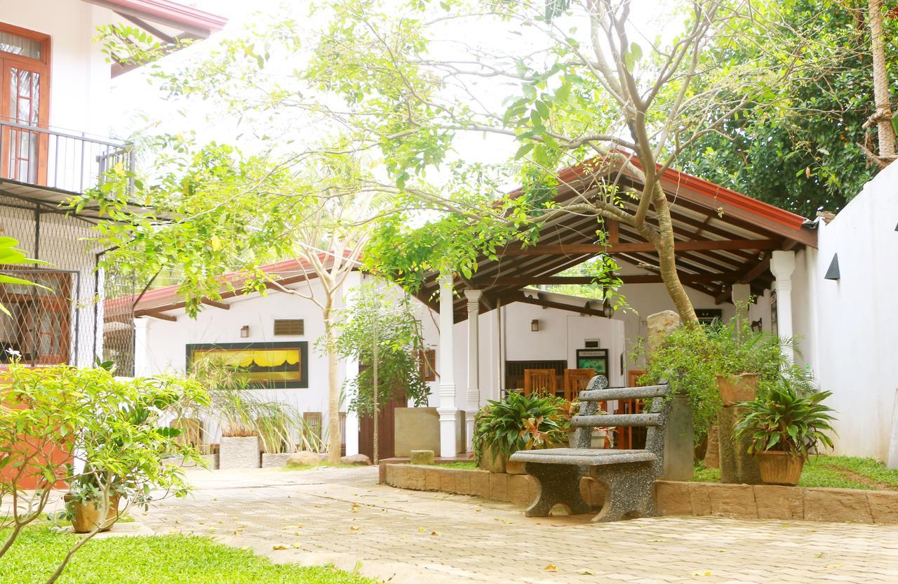 אנוראדפורה Hotel T & T מראה חיצוני תמונה