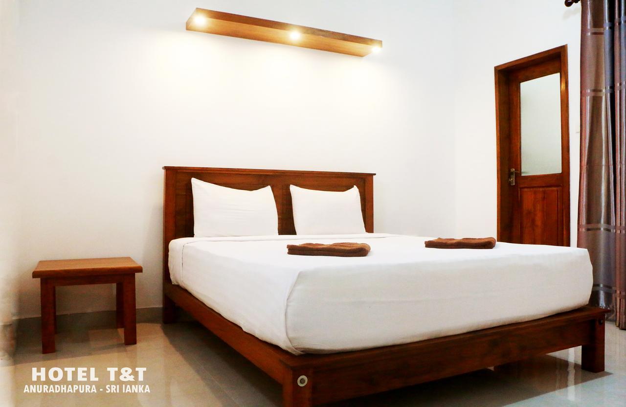 אנוראדפורה Hotel T & T מראה חיצוני תמונה