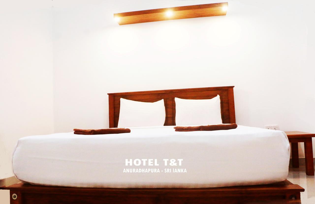 אנוראדפורה Hotel T & T מראה חיצוני תמונה