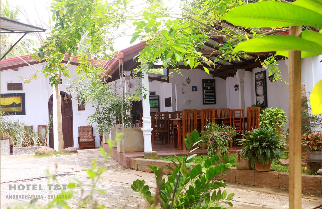 אנוראדפורה Hotel T & T מראה חיצוני תמונה