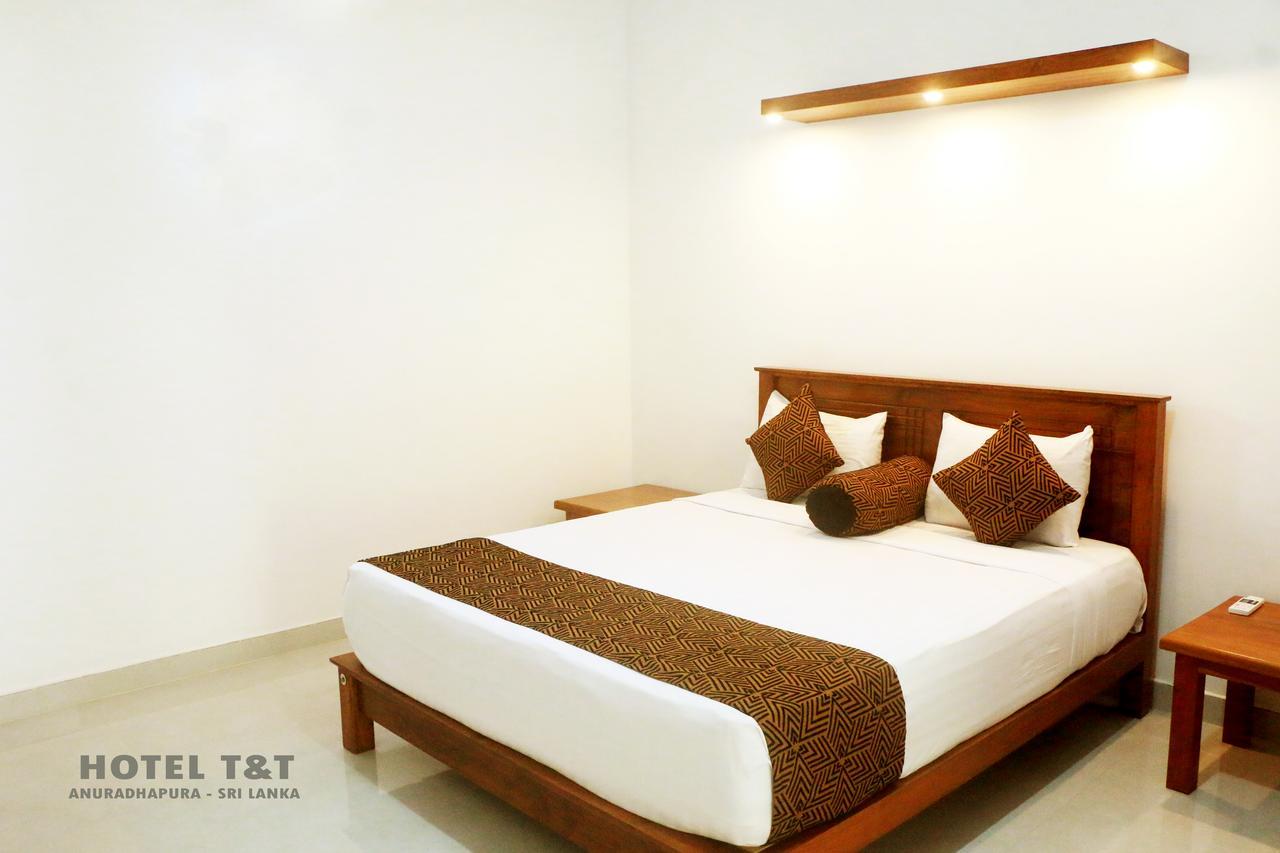 אנוראדפורה Hotel T & T מראה חיצוני תמונה