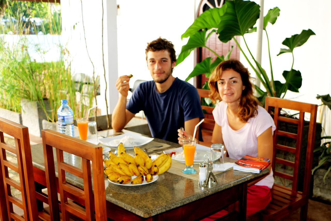 אנוראדפורה Hotel T & T מראה חיצוני תמונה