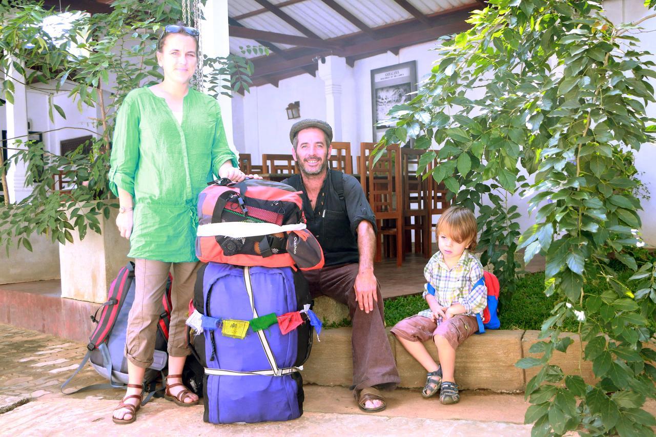 אנוראדפורה Hotel T & T מראה חיצוני תמונה